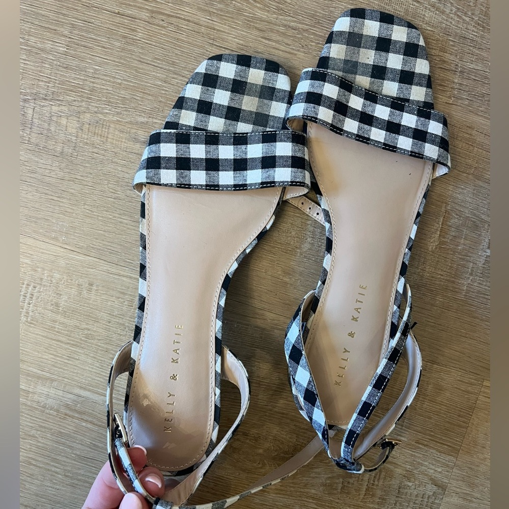 Size 11 small 1in  heels